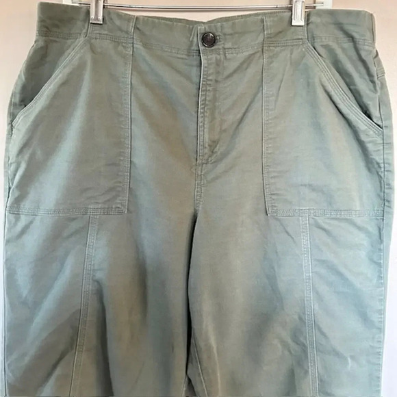 Christopher & Banks Army Green Cropped Pants, size 16 - Picture 2 of 5